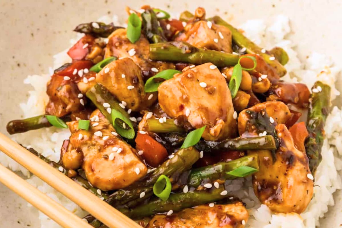 A plate of Kung Pao Chicken.