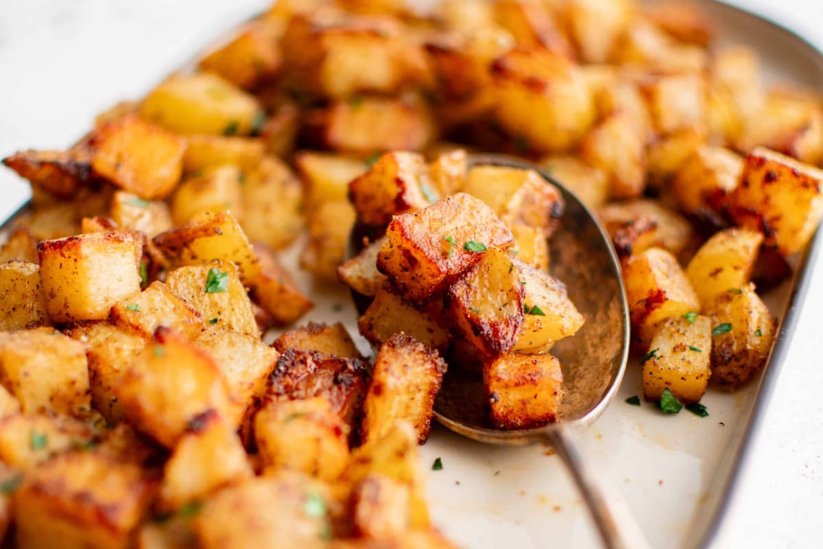 A plate of Super Crispy Air Fryer Breakfast Potatoes.