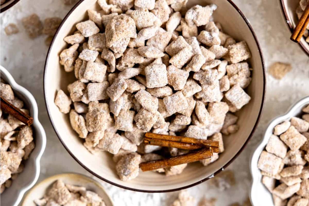 A bowl of Churro Muddy Buddies.