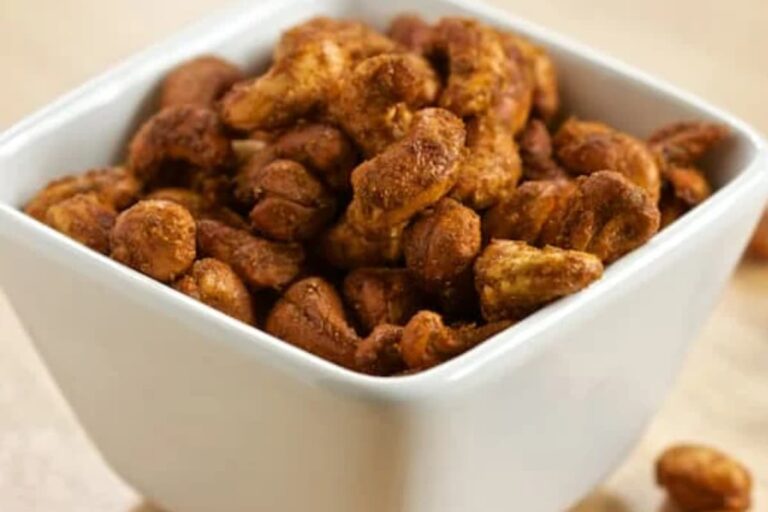 A bowl of Curried Cashews.