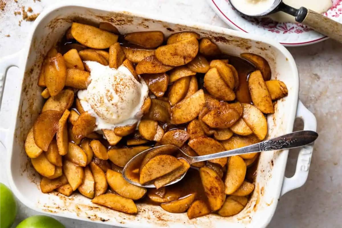 A dish Easy Baked Apples.