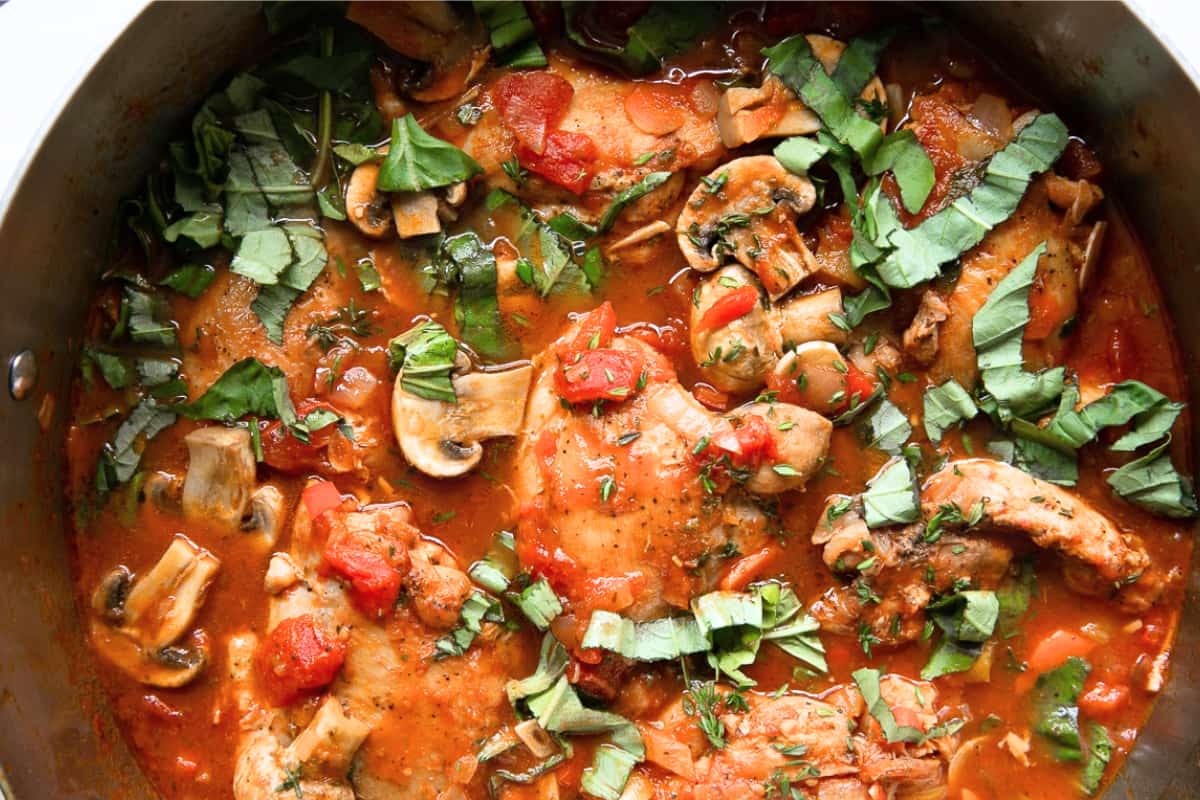 A bowl of Chicken Cacciatore.