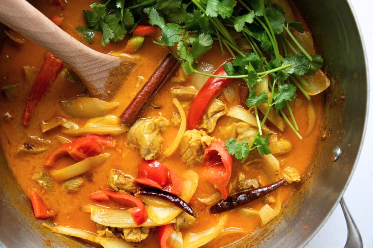 A pot of Chicken Thigh Curry.