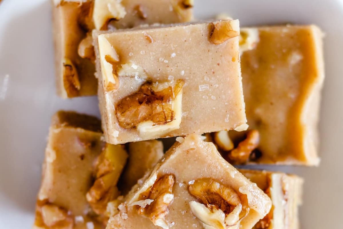 A plate of Tahini Fudge.