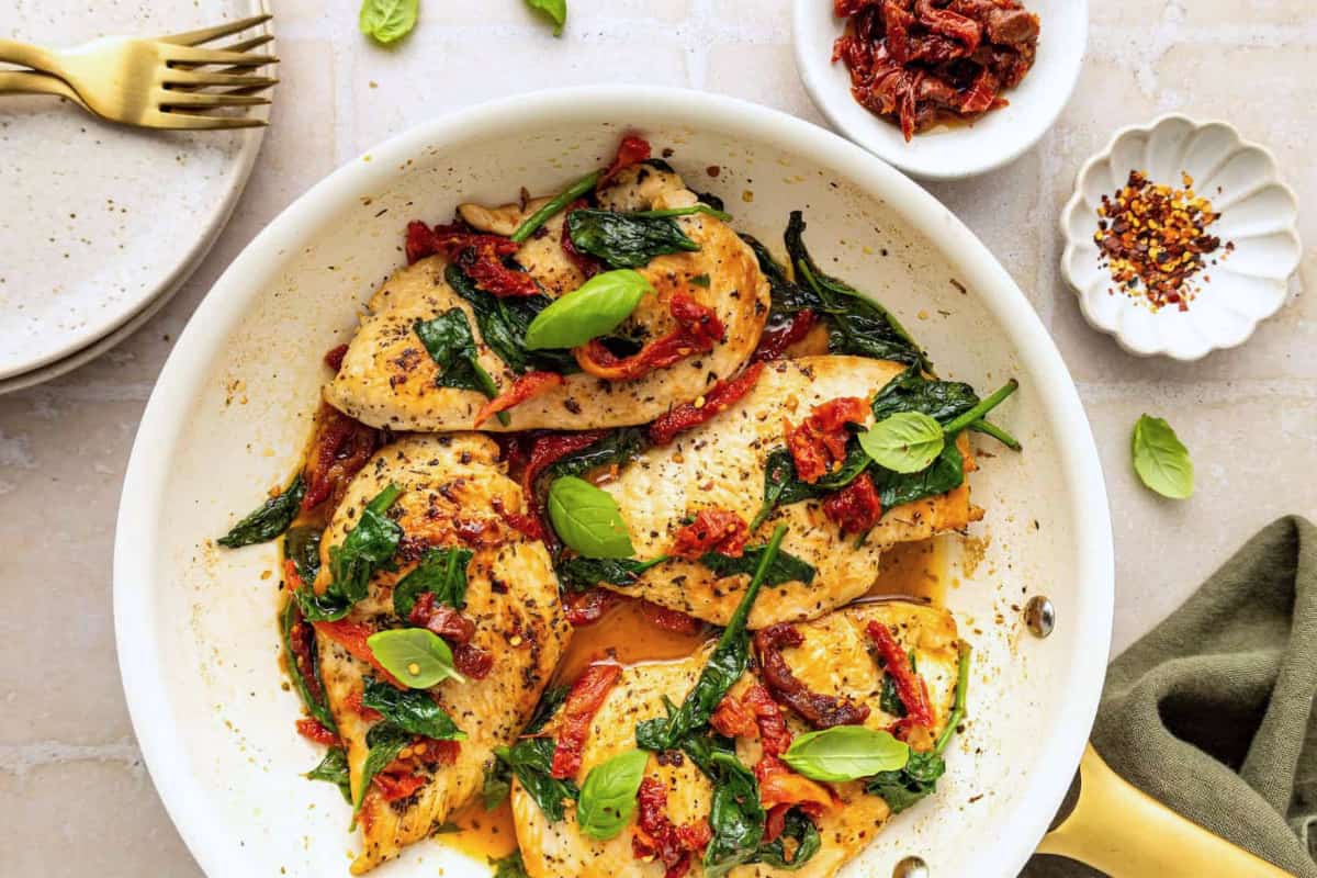 A pan of Sun-Dried Tomato Chicken.