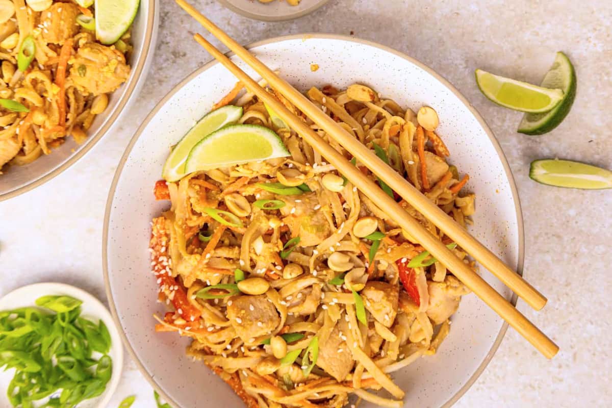 A plate of Chicken Pad Thai.
