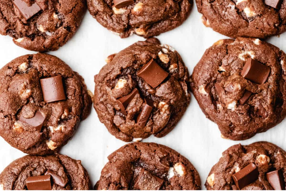 A plate of hot chocolate cookies.