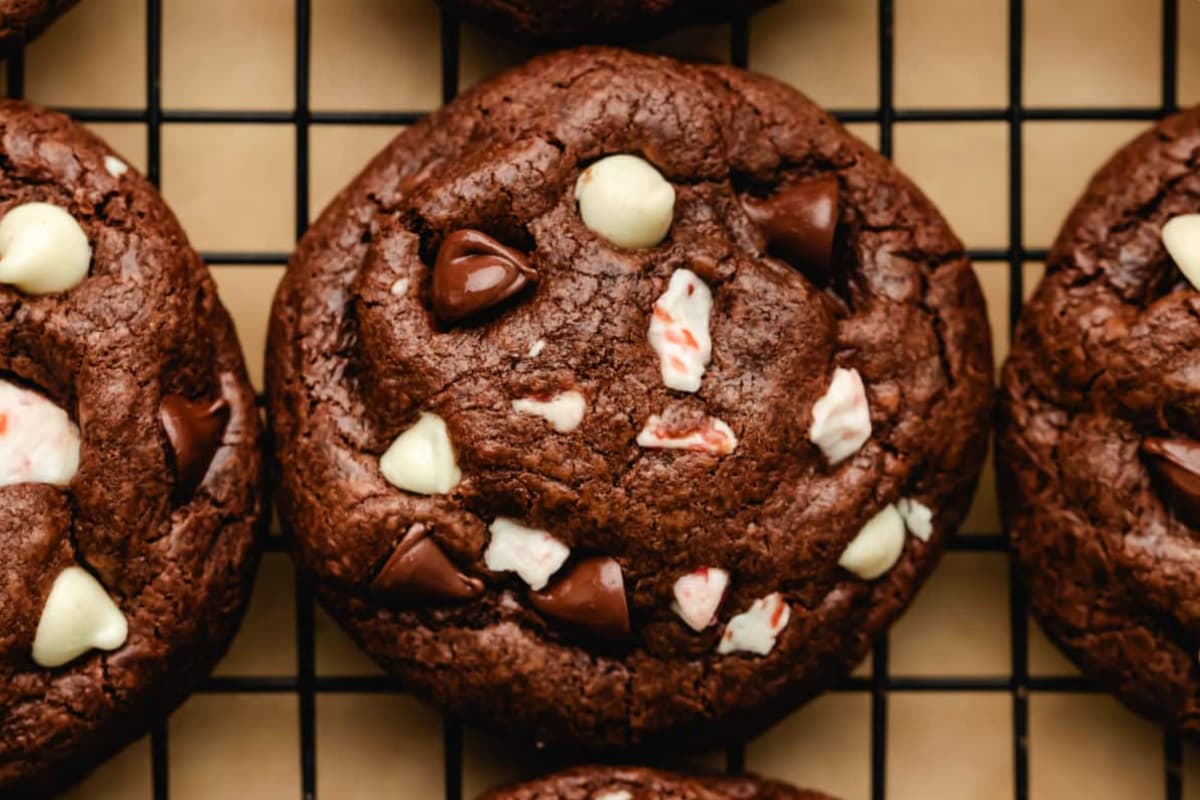 A plate of Peppermint Bark Cookies.