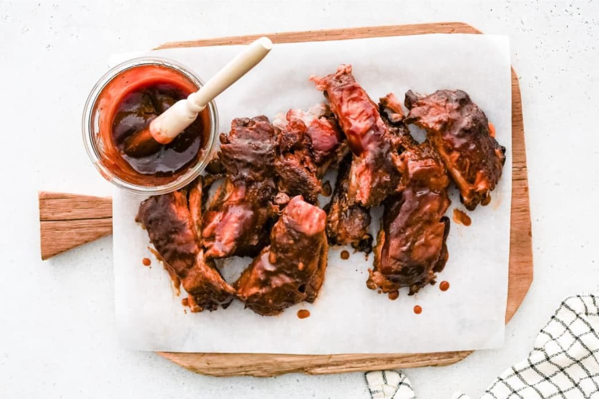 A plate of slow cooker bbq ribs.