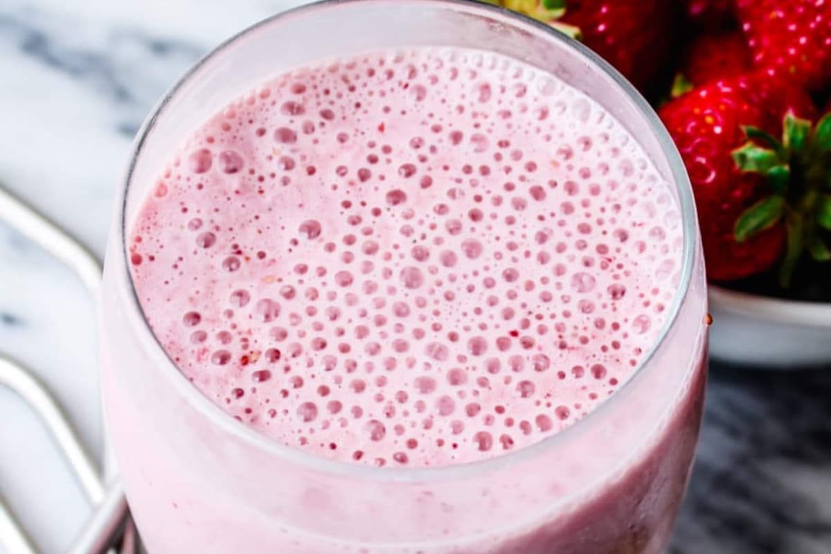A glass of Strawberry Hemp Seed Smoothie.
