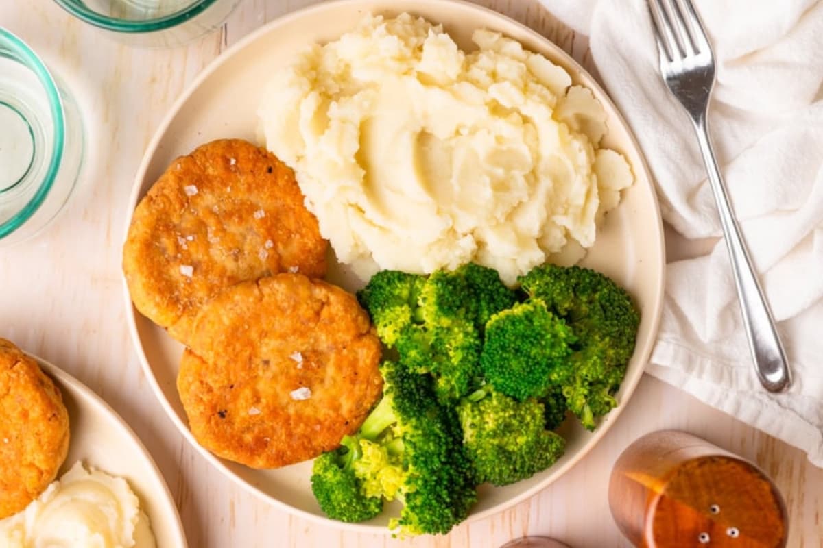 A plate of Old Fashioned Salmon Patties.
