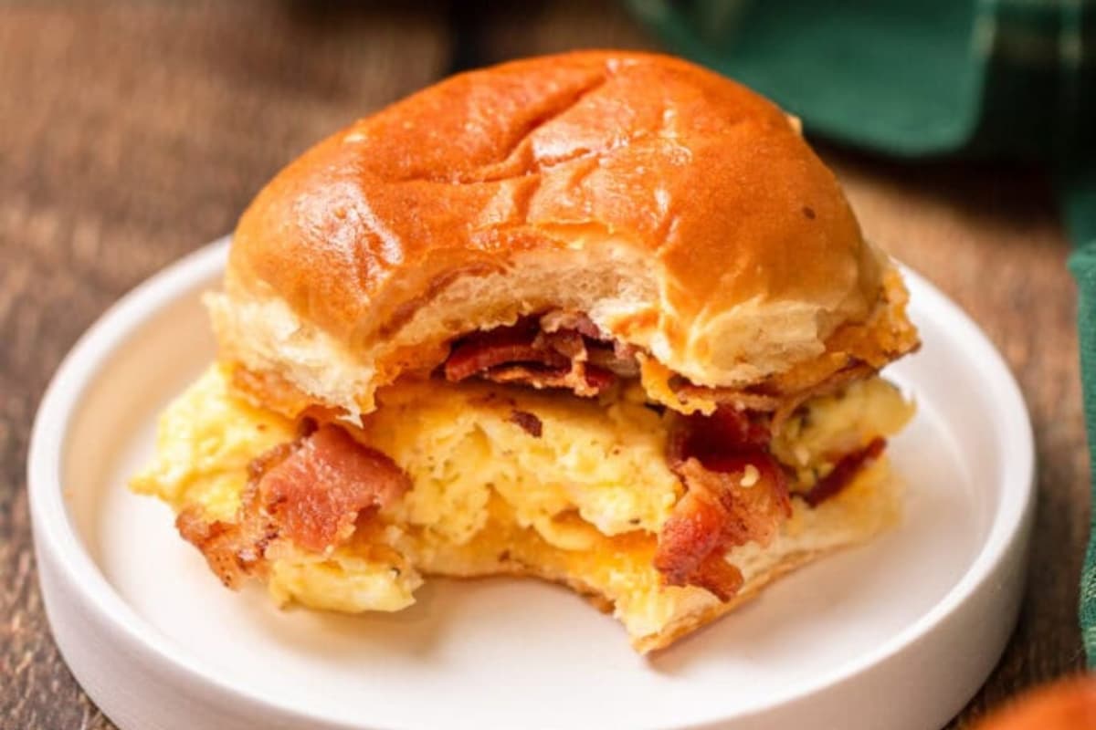A plate of Easy Breakfast Sliders.