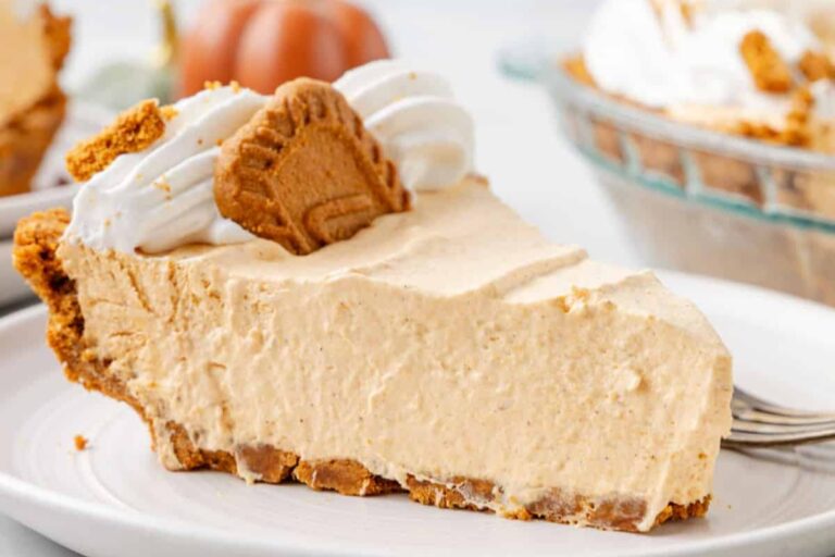 A plate of No Bake Pumpkin Pie.