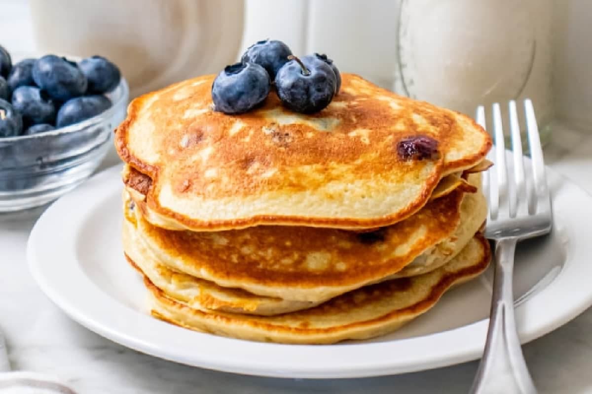 A plate of Low Calorie Protein Pancakes.