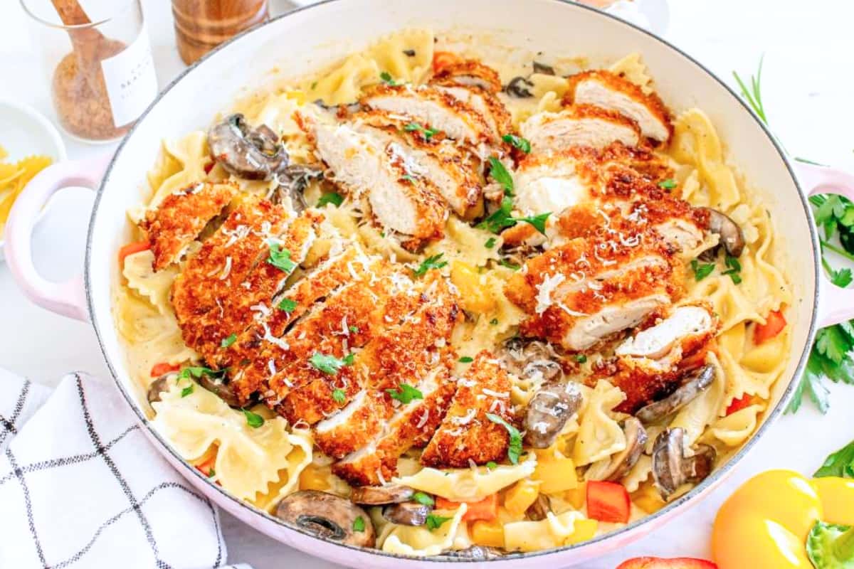 A dish of Cajun Chicken Pasta – Cheesecake Factory Copycat.