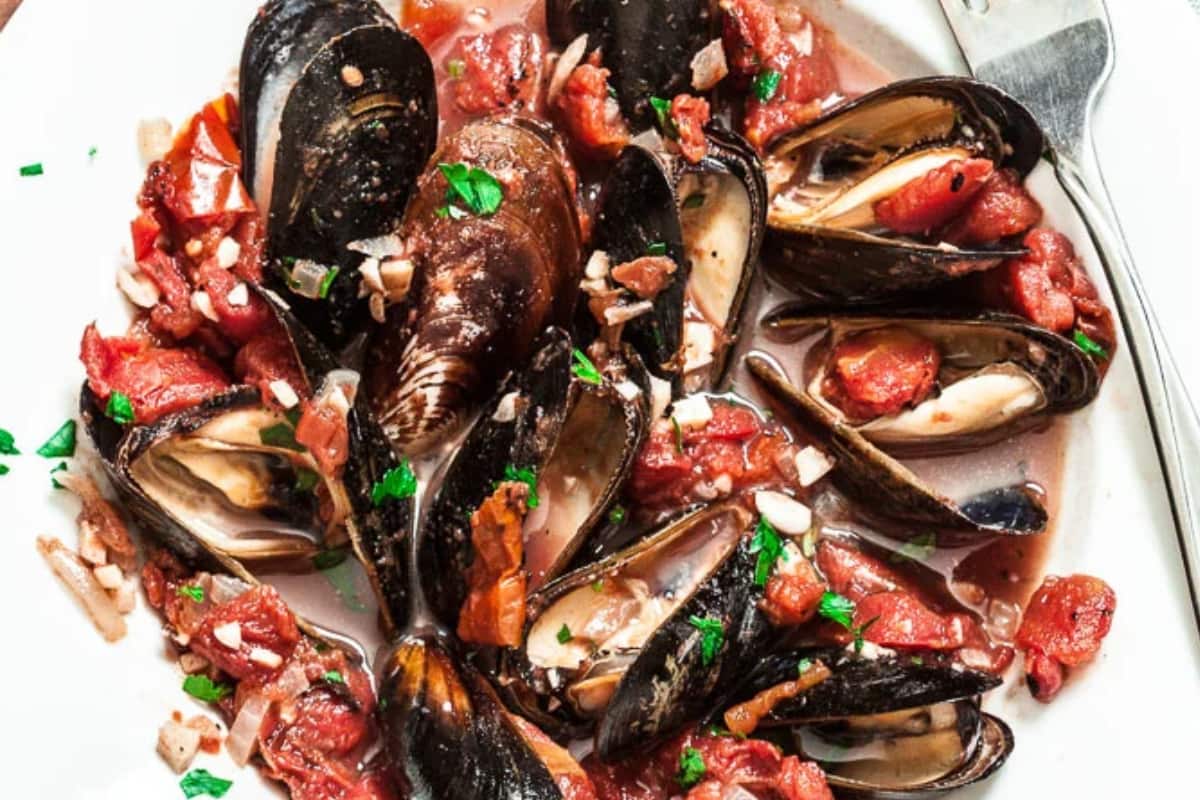 A plate of Mussels with Garlic and Tomatoes.