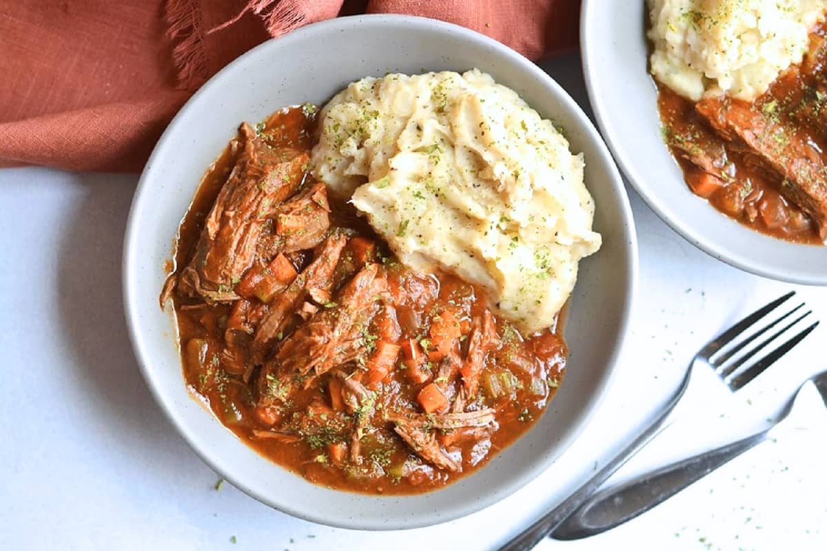 A bowl of Healthy Crockpot Ragu.