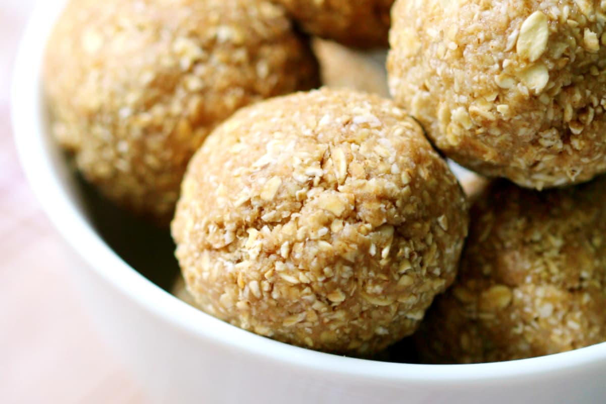 A dish of Apple Cashew Snack Bites.