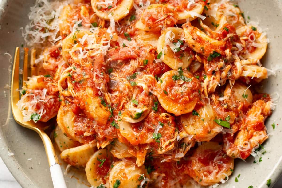 A bowl of Chicken Fra Diavolo Pasta.