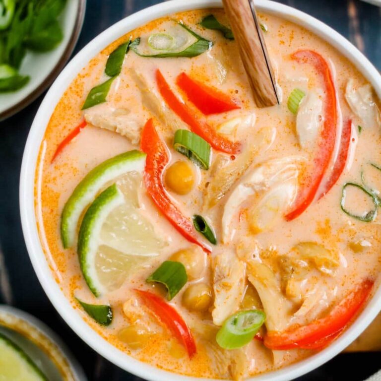 A bowl of Thai curry chicken soup.