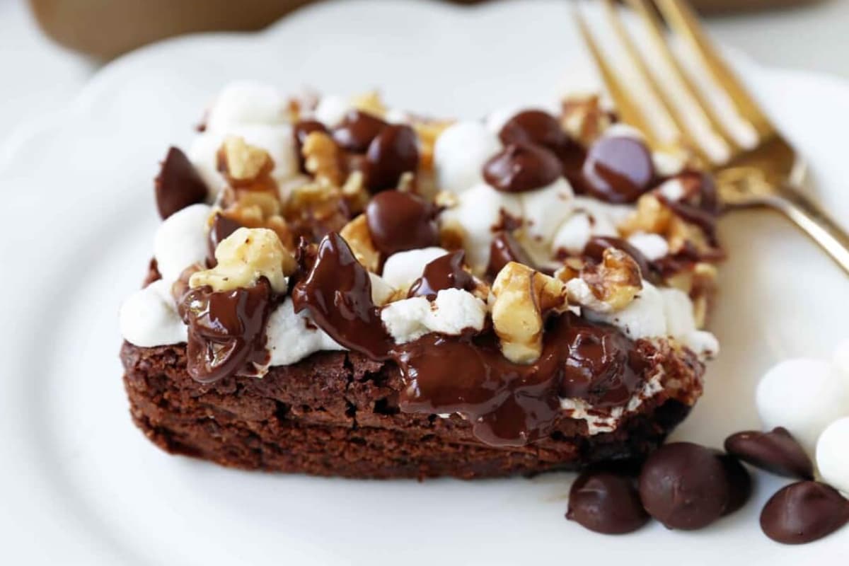 A plate of Rocky Road Brownies.