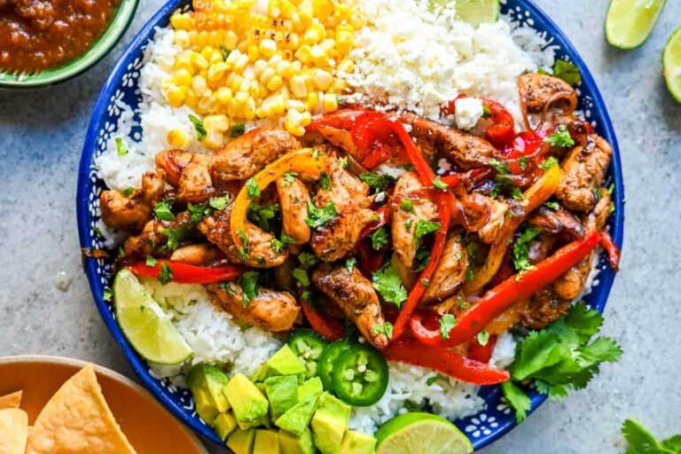 A dish of Chicken Fajita Bowl.