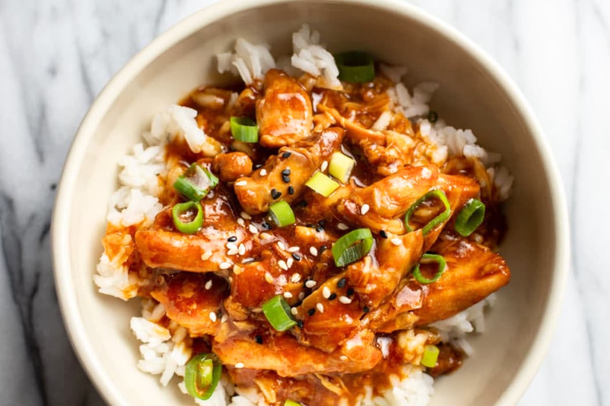 A bowl of Honey Garlic Slow Cooker Chicken Thighs.