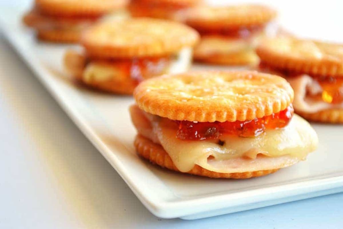 A plate of ritz cracker appetizers.