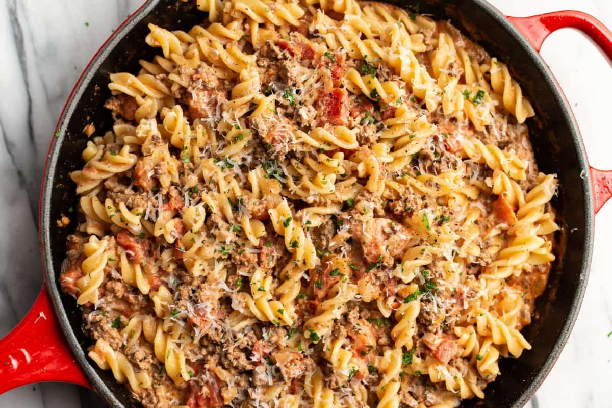 A dish of Easy Creamy Ground Beef Pasta.
