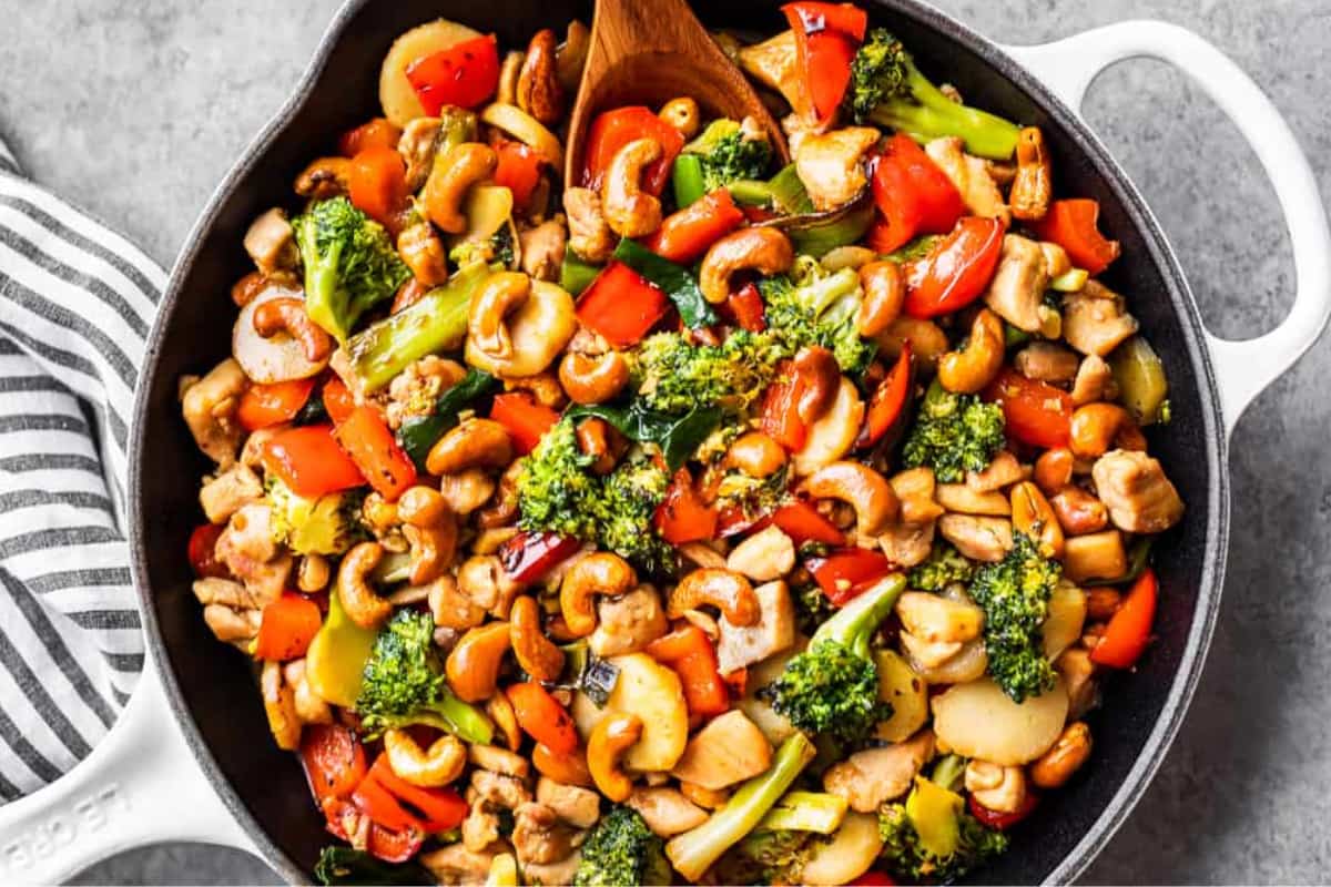 A dish of Easy Cashew Chicken.