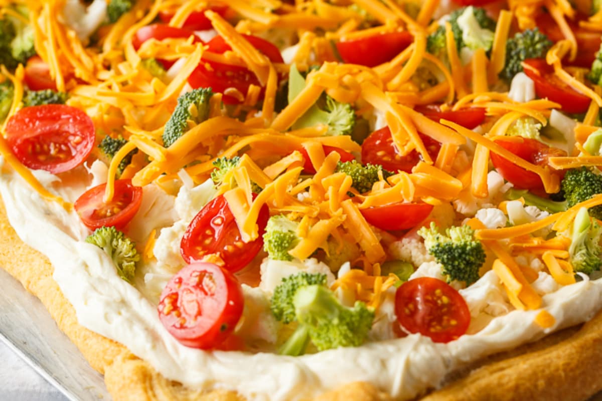 A plate of vegetable pizza.