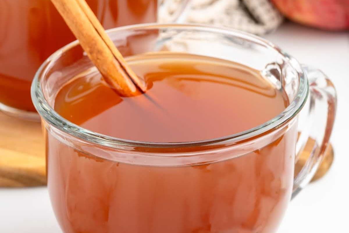 A mug of Crockpot Apple Cider.