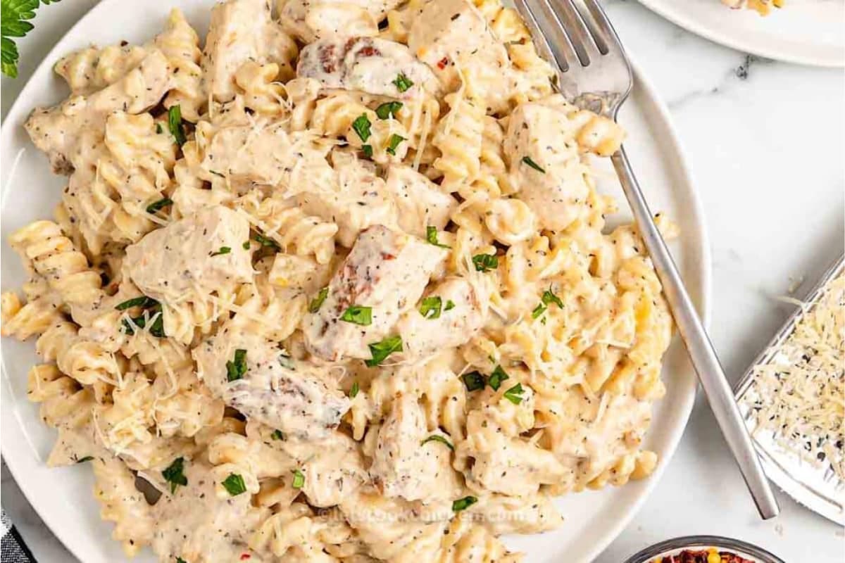 A plate of Garlic Parmesan Chicken Pasta.