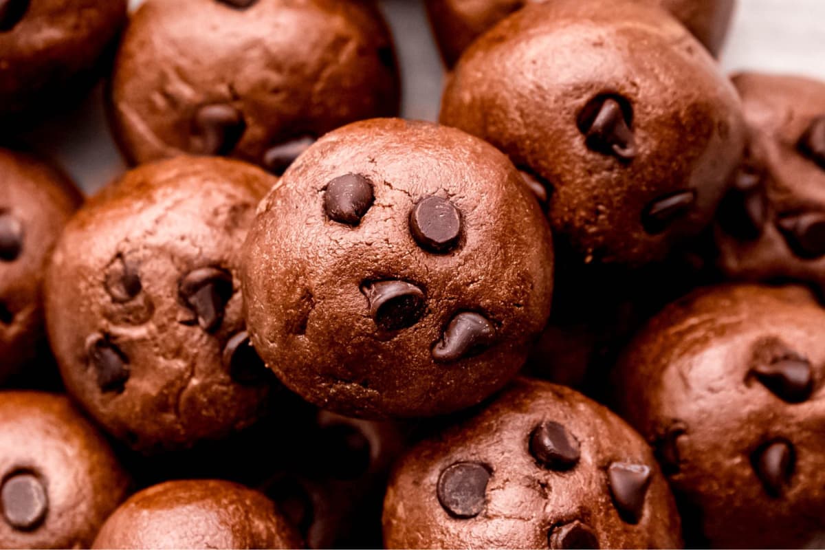 A plate of Flourless Chocolate Protein Balls.