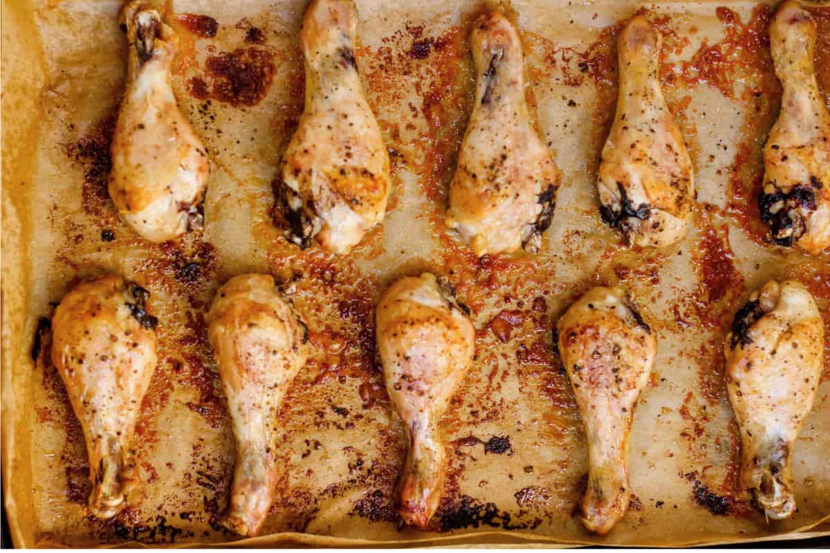 A pan of Baked Chicken Drumsticks.