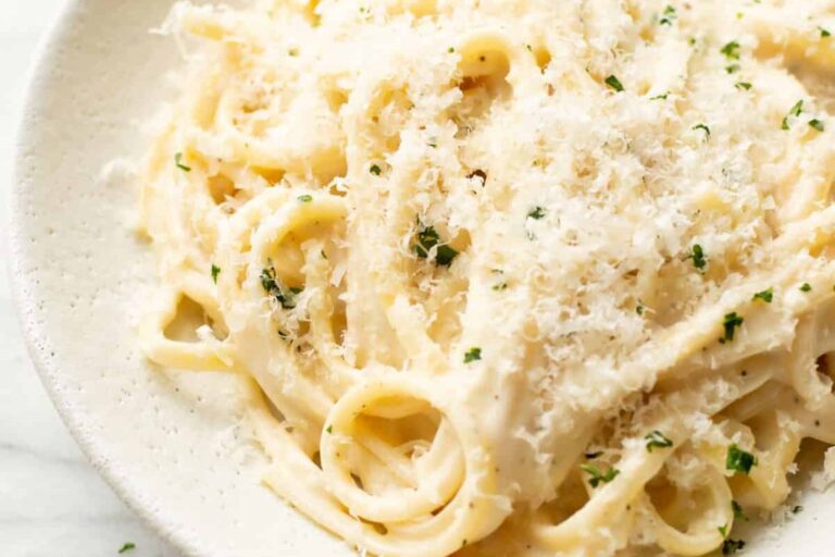 A plate of 15 Minute Creamy Garlic Pasta.