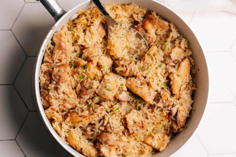 A bowl of Simple Chicken and Rice.