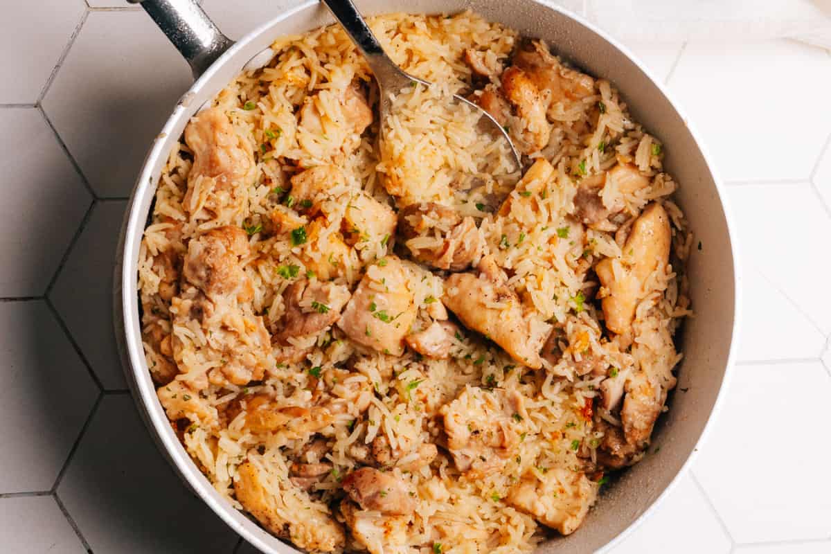 A bowl of Simple Chicken and Rice.