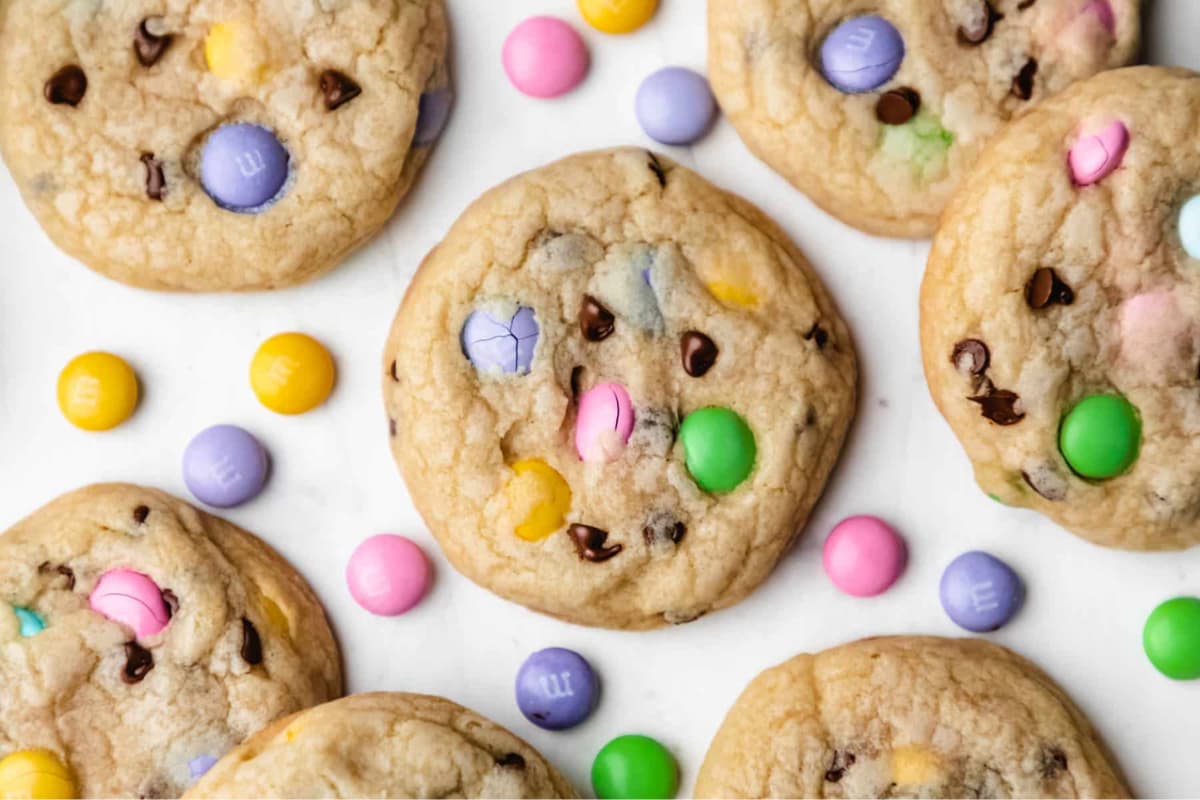A plate of Easter M&M Cookies.