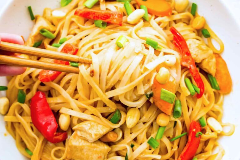 A plate of Gluten-Free Pad Thai with Chicken.