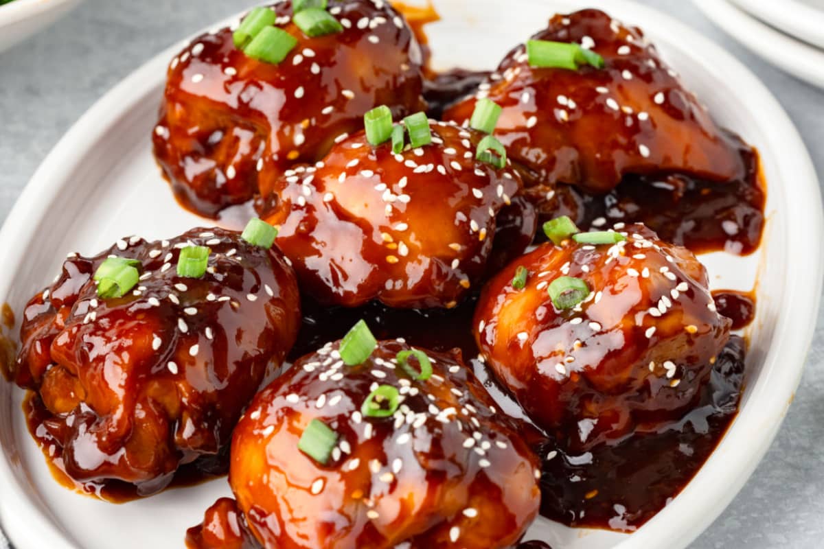 A bowl of Instant Pot Teriyaki Chicken.