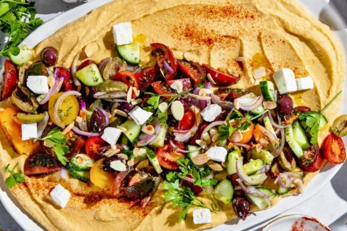 A dish of Mediterranean Hummus Platter.