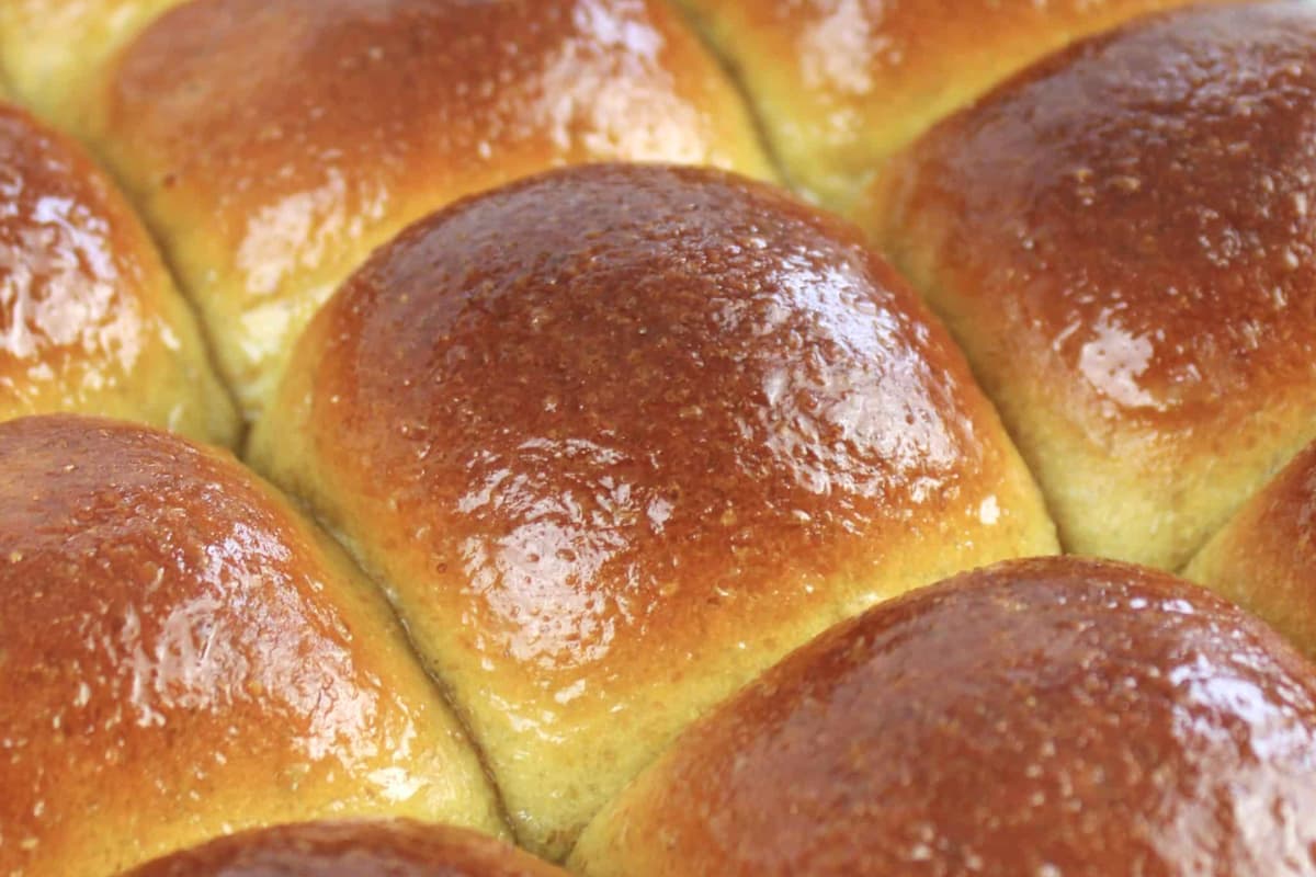 A plate of Keto Dinner Rolls.