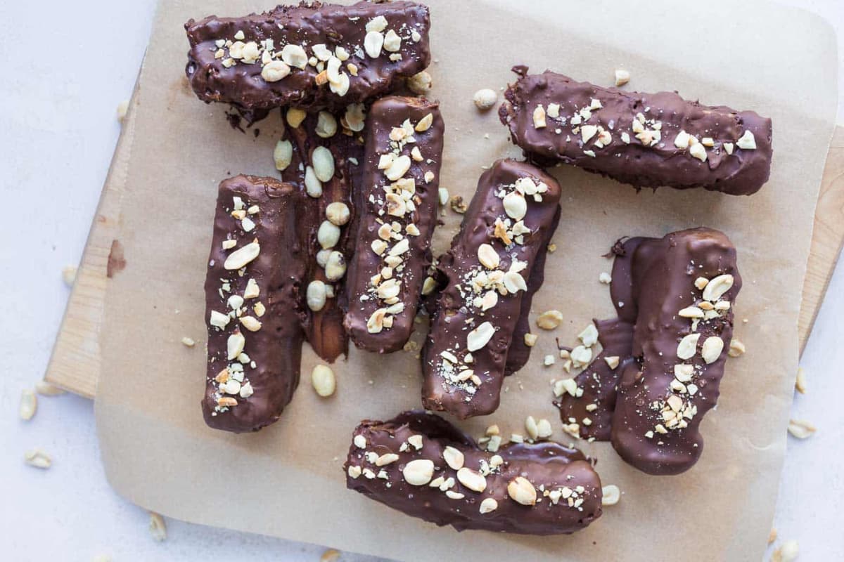 A dish of Snickers Protein Bars.