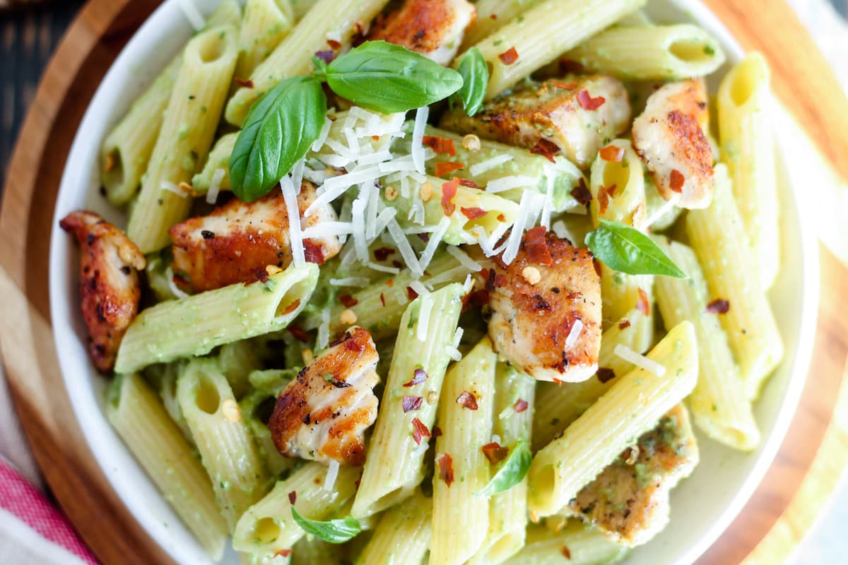 A plate of spicy basil chicken pasta.