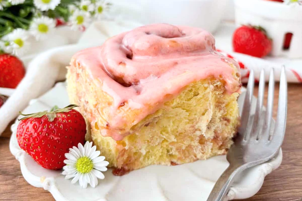 A plate of Strawberry Cinnamon Rolls.