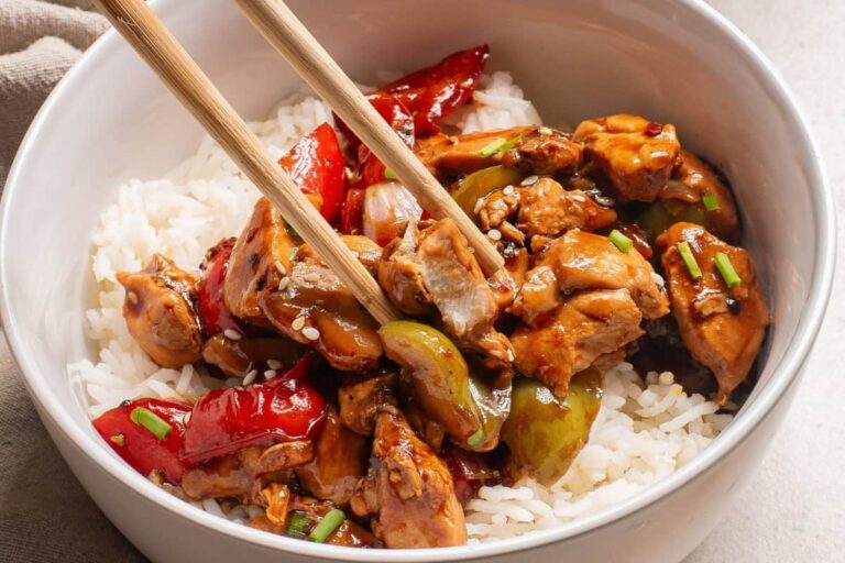 A dish of Black Pepper Chicken Bowl.