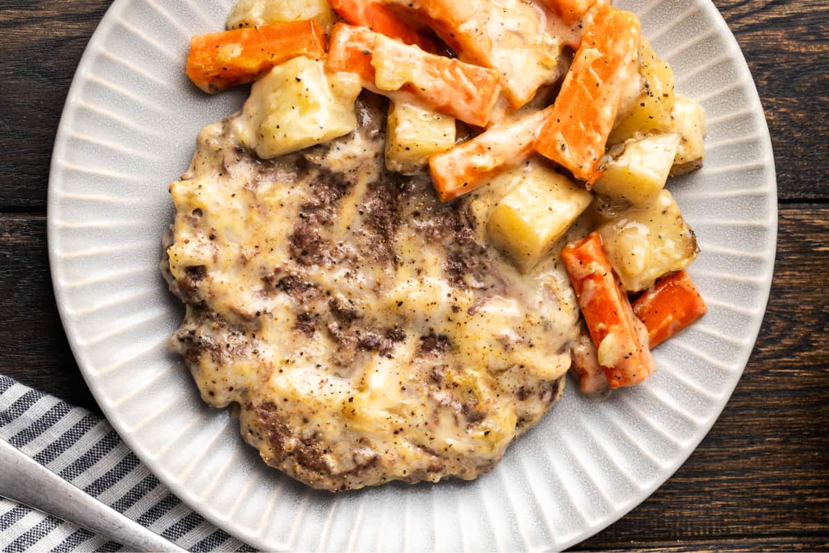 A plate of Ground Beef and Potatoes Skillet.