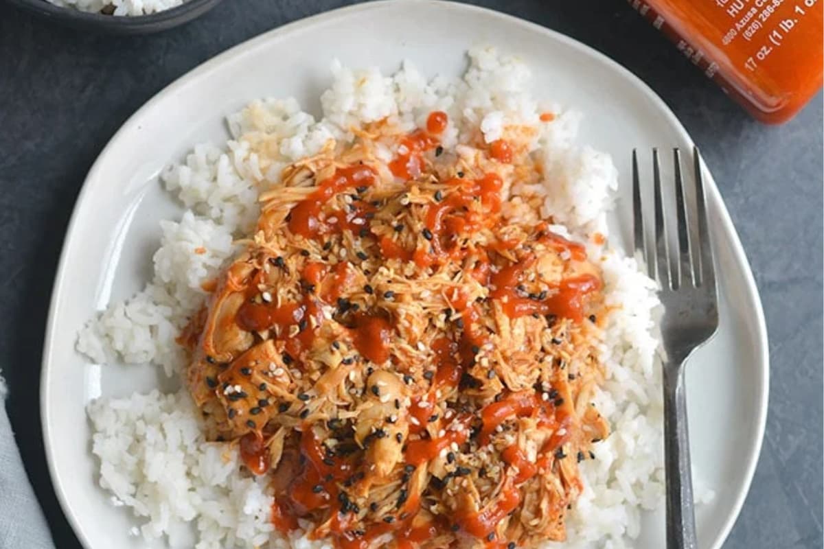A plate of Instant Pot Everything Bagel Sriracha Chicken.