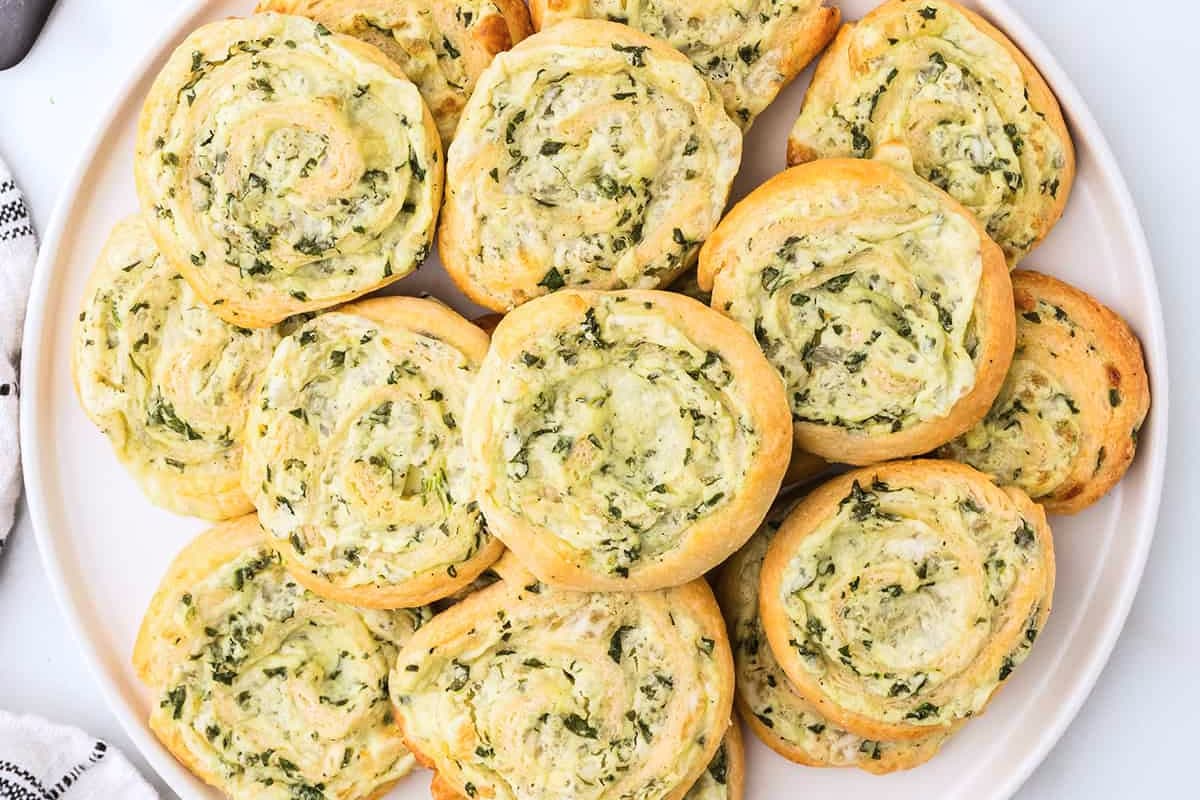 A dish of Cheesy Spinach Pinwheels.